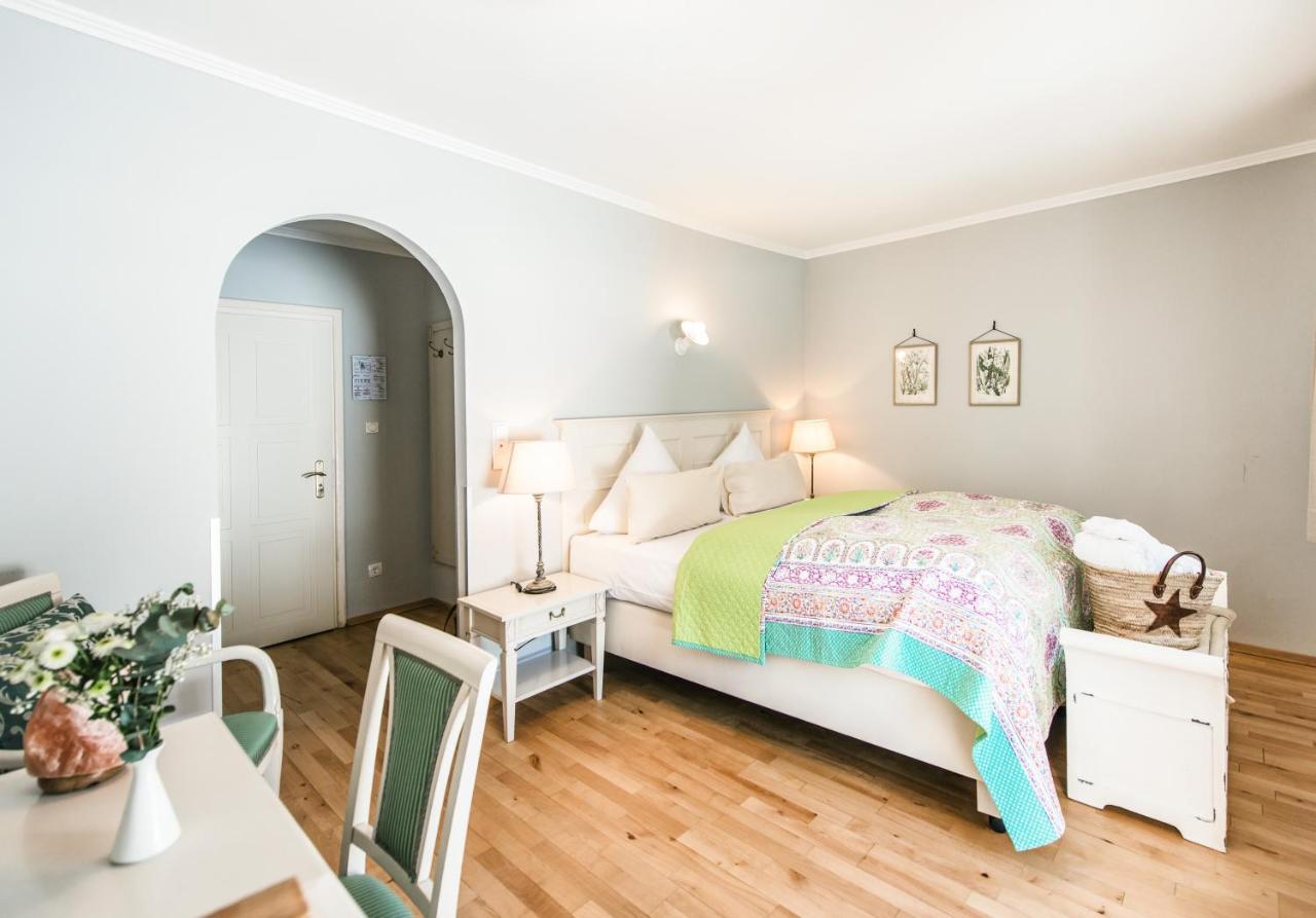 Biohotel Schlossgut Oberambach Екстер'єр фото